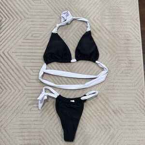 Black and White Bikini Set
never worn
size m